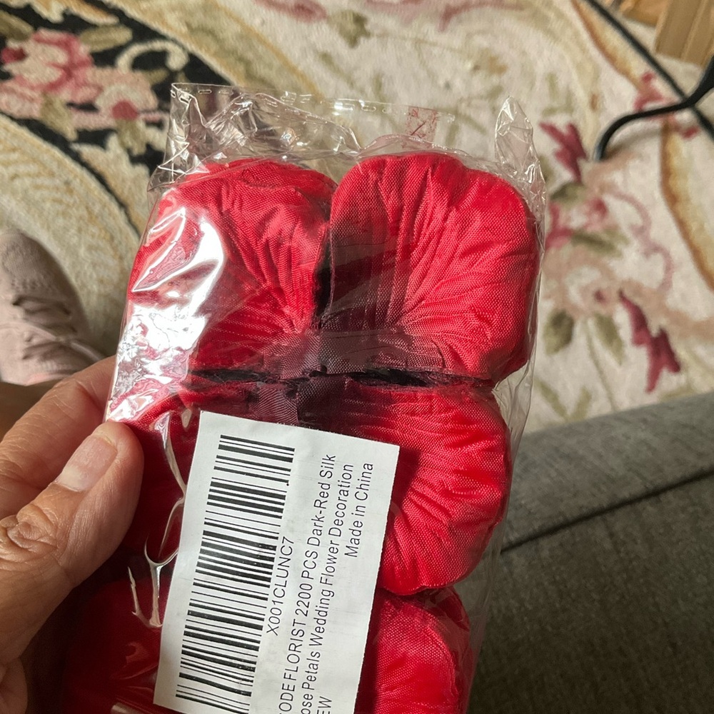 Red Rose Petals - Picture 4 of 7